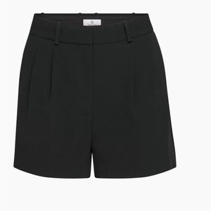 Aritzia Babaton Pleated 3” Shorts